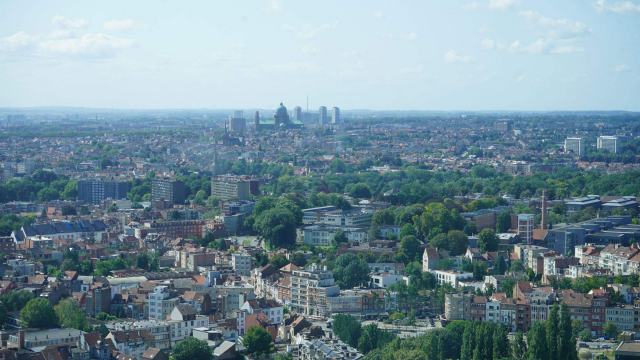 Devenir aiguilleur du ciel en Belgique avec skeyes Vue panoramique de Bruxelles et de ses quartiers